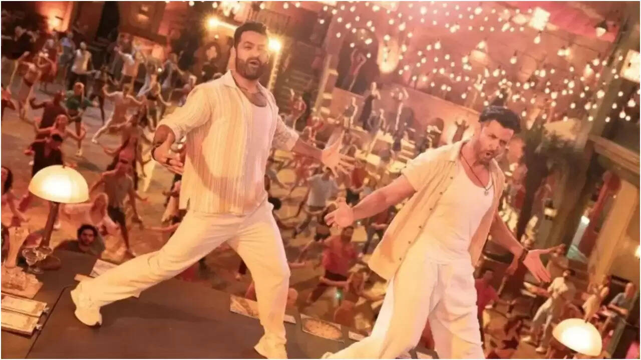 वॉर 2: दर्शकों की मिली-जुली प्रतिक्रियाएँ और फिल्म की समीक्षा