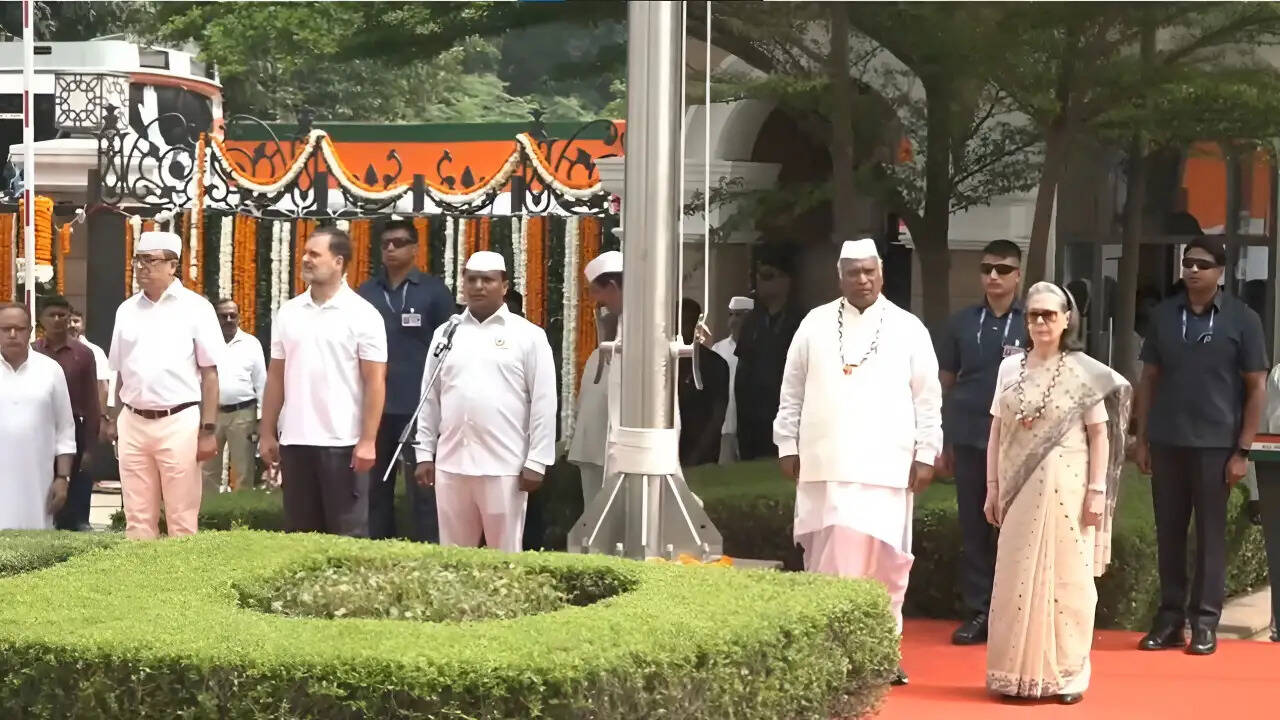 क्या कांग्रेस नेताओं ने वंदे मातरम गाने को रोकने का इशारा किया? जानिए पूरा सच