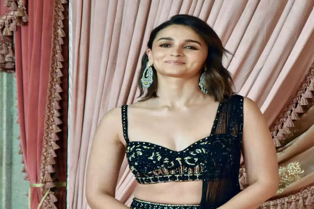 आलिया भट्ट और शरवरी वाघ की फिल्म 'अल्फा' के लिए भव्य गाने की तैयारी