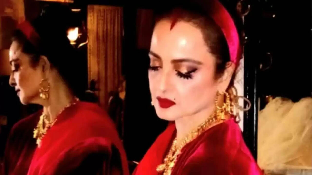 रेखा का नया फोटोशूट: 71 साल की उम्र में भी बिखेर रही हैं जादू