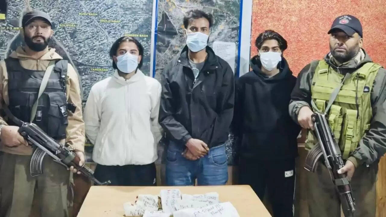 श्रीनगर पुलिस ने आतंकवादी हमले की योजना को नाकाम किया, तीन संदिग्ध गिरफ्तार