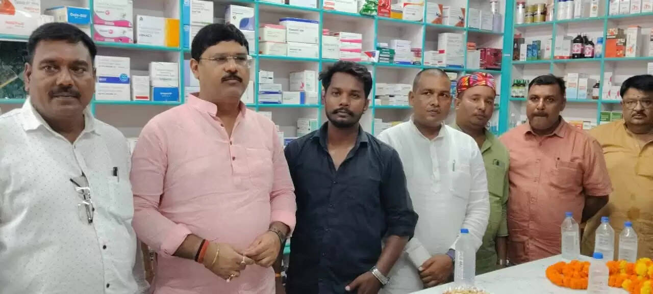 गजरहा चौराहे पर फैमिली हेल्थ केयर सेंटर का उद्घाटन