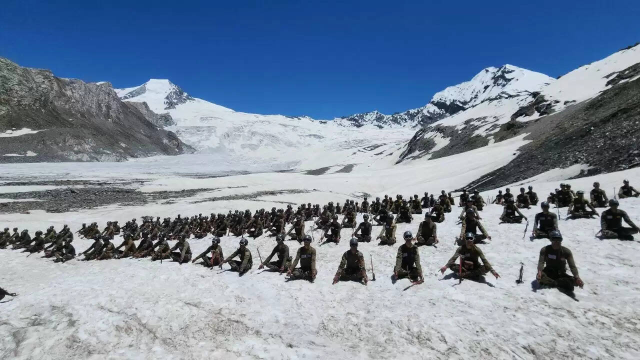 अंतरराष्ट्रीय योग दिवस 2025: भारतीय सेना ने योग को अपनाया