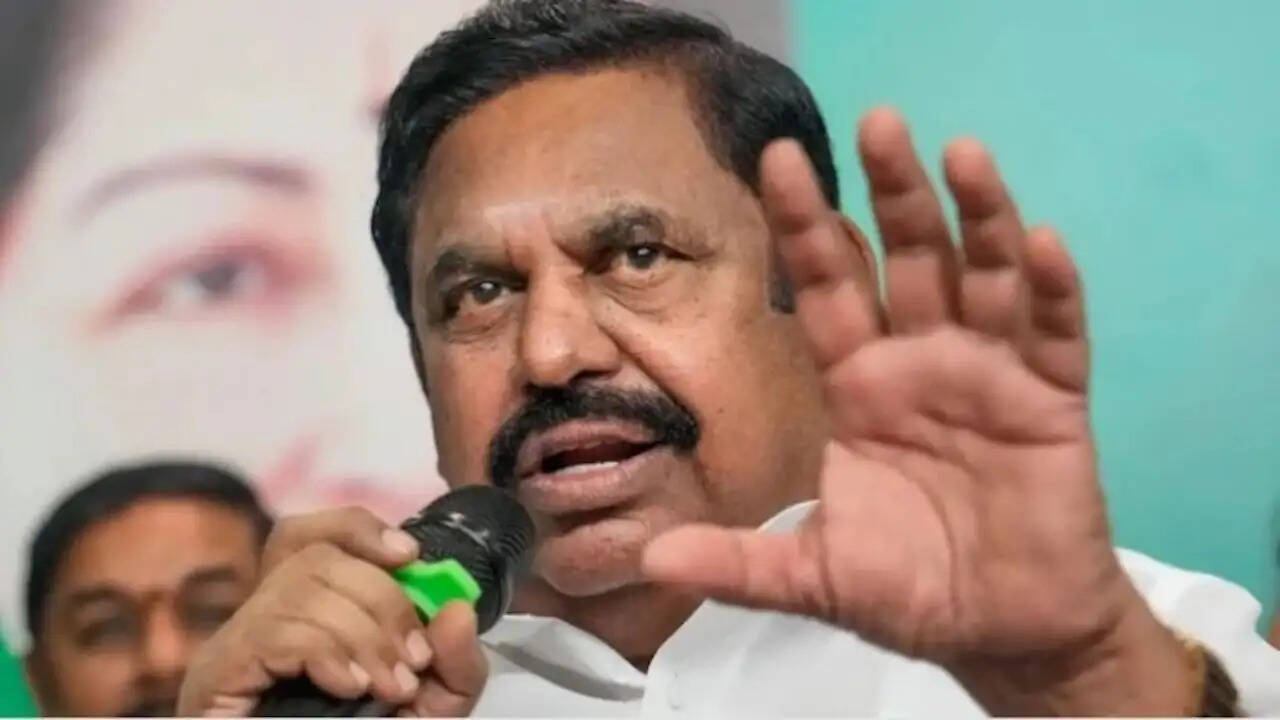 तमिलनाडु की राजनीति में बड़ा बदलाव: AIADMK के तीन विधायक पार्टी छोड़कर TVK में शामिल