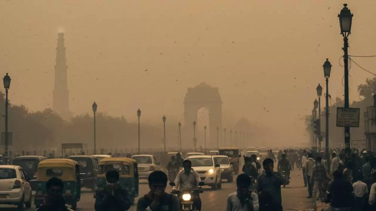दिल्ली में वायु गुणवत्ता में भारी गिरावट, AQI 400 के पार