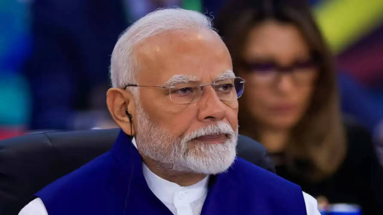प्रधानमंत्री मोदी का मुंबई दौरा: मेट्रो और एयरपोर्ट का उद्घाटन