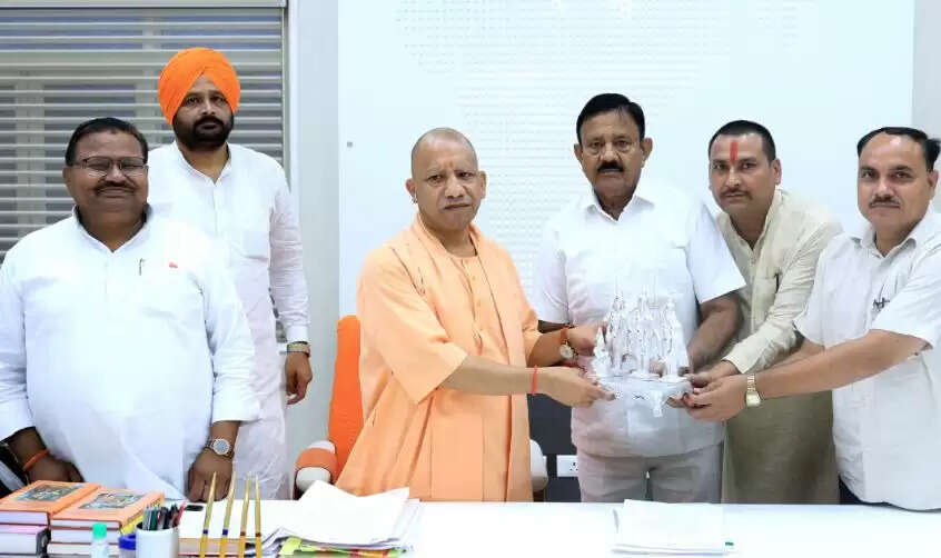 योगी आदित्यनाथ से ट्रांस शारदा क्षेत्र की समस्याओं पर चर्चा