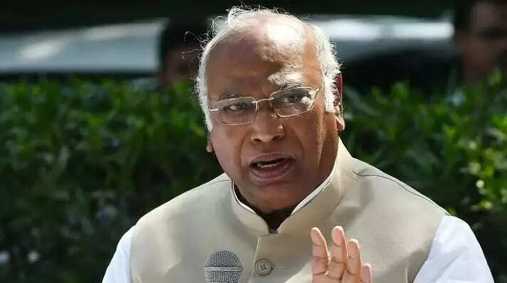 कांग्रेस अध्यक्ष ने चुनाव आयोग पर गंभीर आरोप लगाए