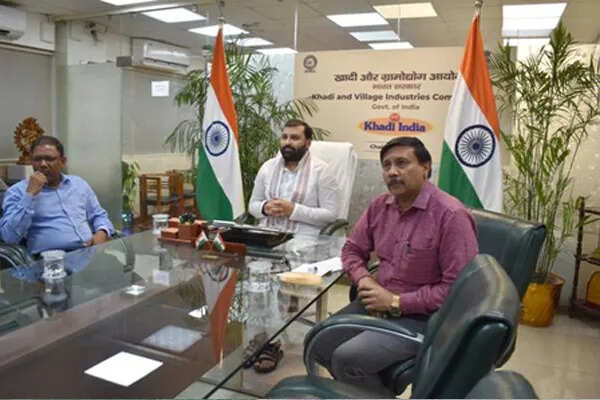 केवीआईसी ने 11,480 सेवा क्षेत्र के लाभार्थियों को 300 करोड़ रुपए की सब्सिडी प्रदान की