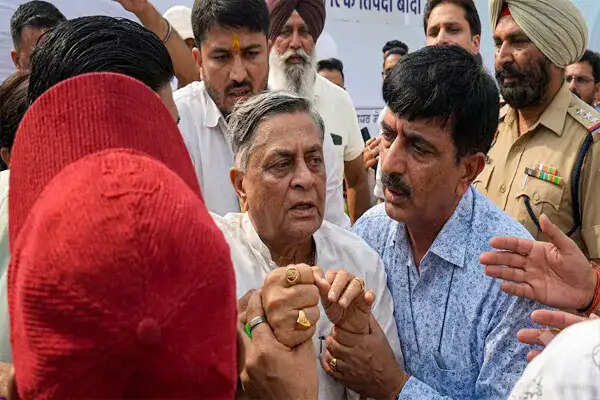 पंजाब BJP नेता मनोरंजन कालिया की तबीयत बिगड़ी, अस्पताल में भर्ती