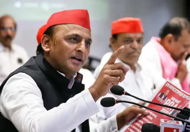 अखिलेश यादव का योगी आदित्यनाथ पर तीखा हमला, एमओयू की जांच की मांग