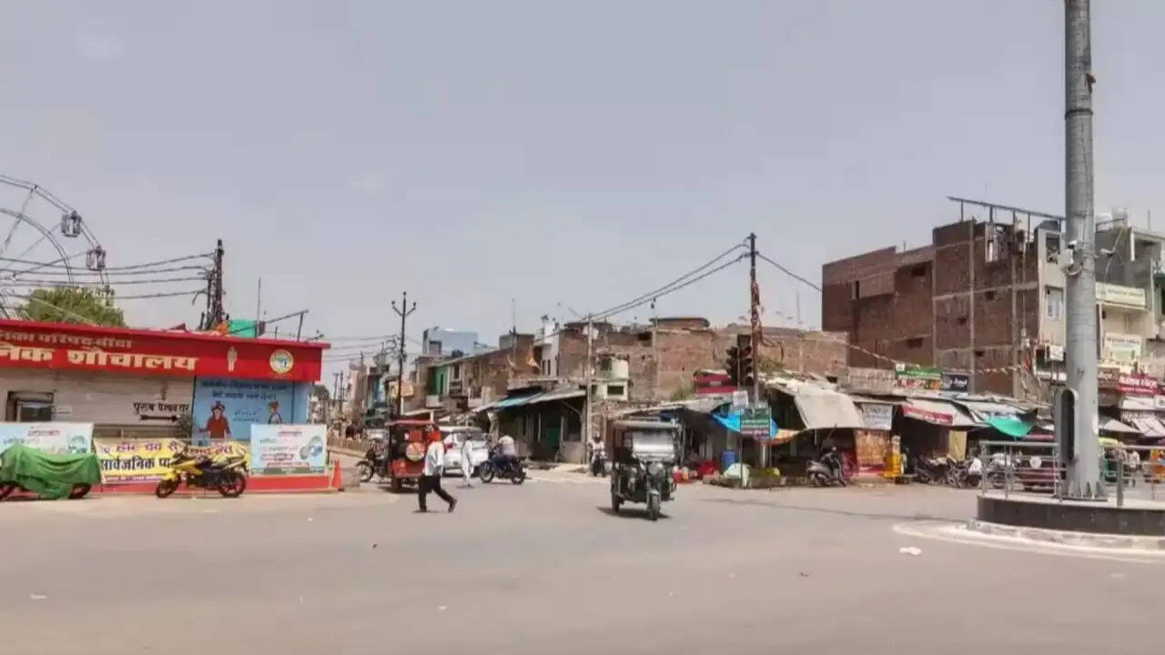 बांदा में भीषण गर्मी से जनजीवन प्रभावित, किसान रात में कर रहे काम