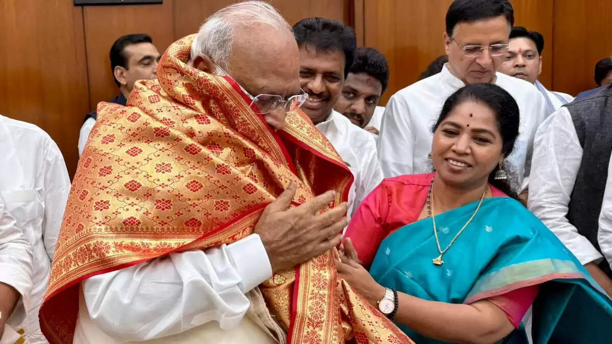 दिल्ली में महिला सांसद के साथ चेन स्नैचिंग की घटना, गृह मंत्री से की कार्रवाई की मांग