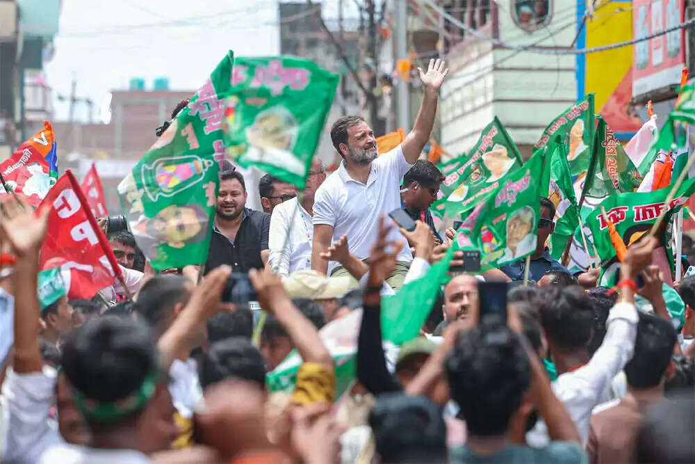 राहुल गांधी और तेजस्वी यादव ने बिहार में वोटर अधिकार यात्रा के दौरान चुनाव आयोग पर उठाए सवाल