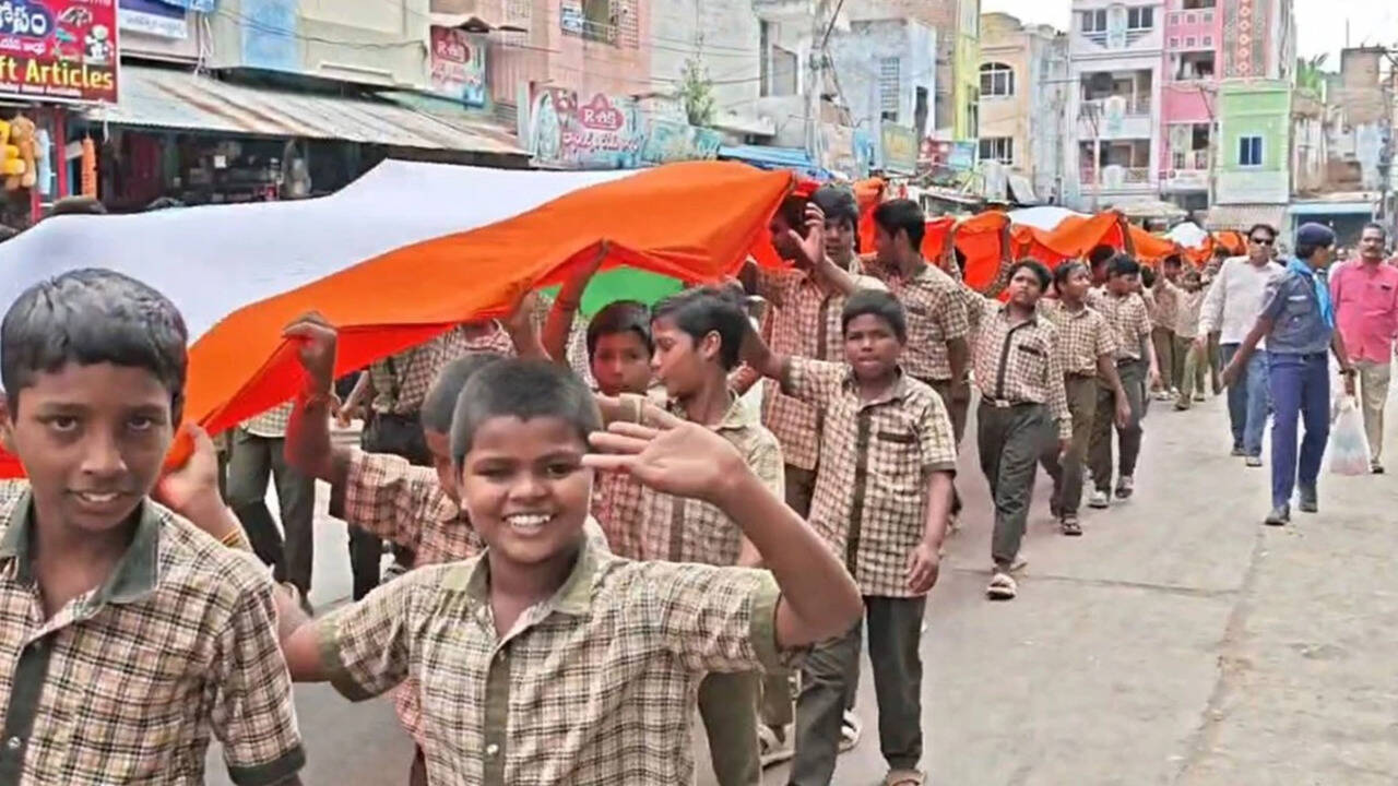 मरकापुरम में 'हर घर तिरंगा' रैली का आयोजन, युवाओं ने बढ़-चढ़कर लिया हिस्सा