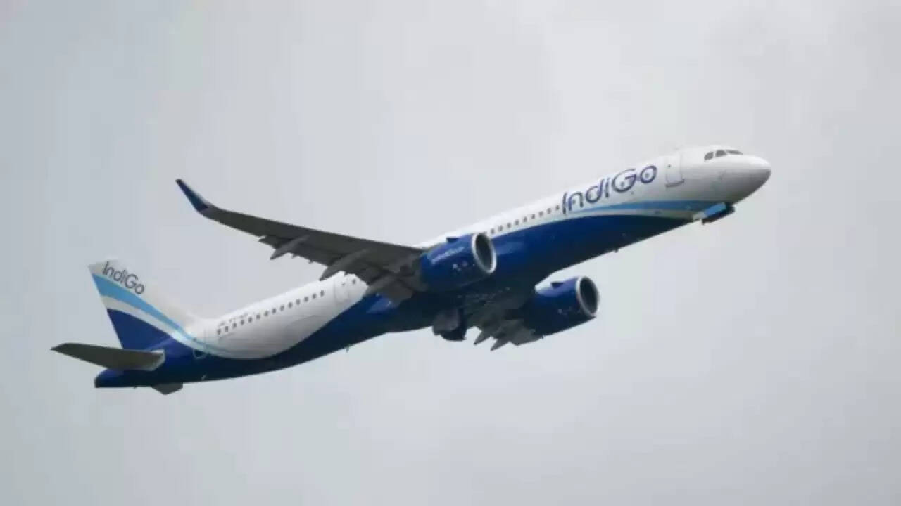 इंडिगो एयरलाइंस की उड़ानें सामान्य होने की ओर, रद्द उड़ानों में कमी
