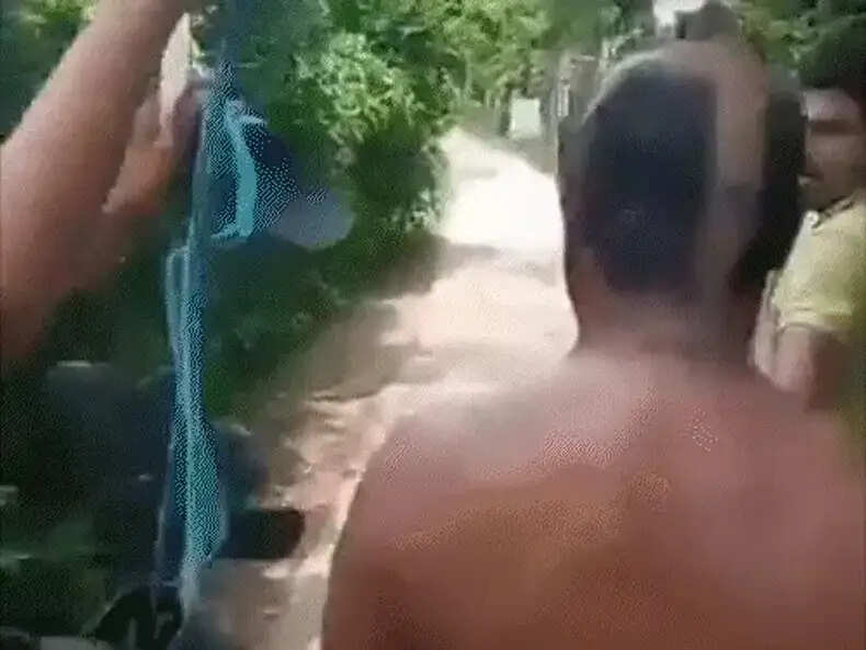 पश्चिम बंगाल में टीएमसी नेताओं के खिलाफ बढ़ता जनाक्रोश