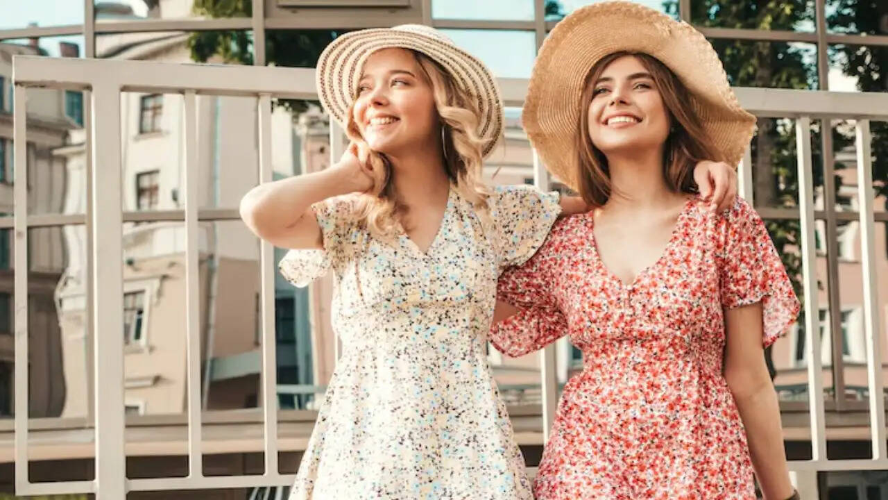 गर्मी में पहनने के लिए बेहतरीन फैब्रिक के कपड़े