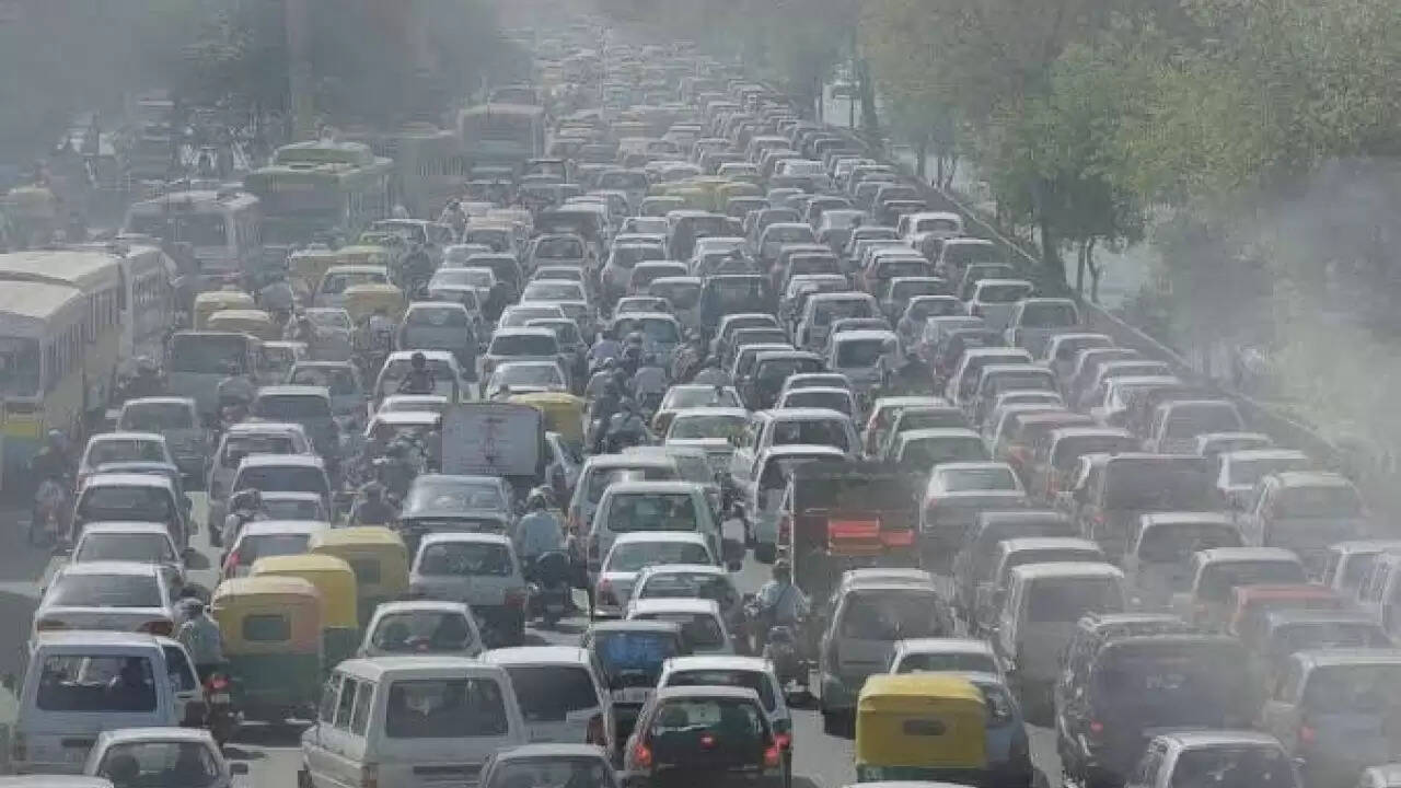 दिल्ली में प्रदूषण के खिलाफ सख्त कदम: वर्क फ्रॉम होम और अन्य उपाय