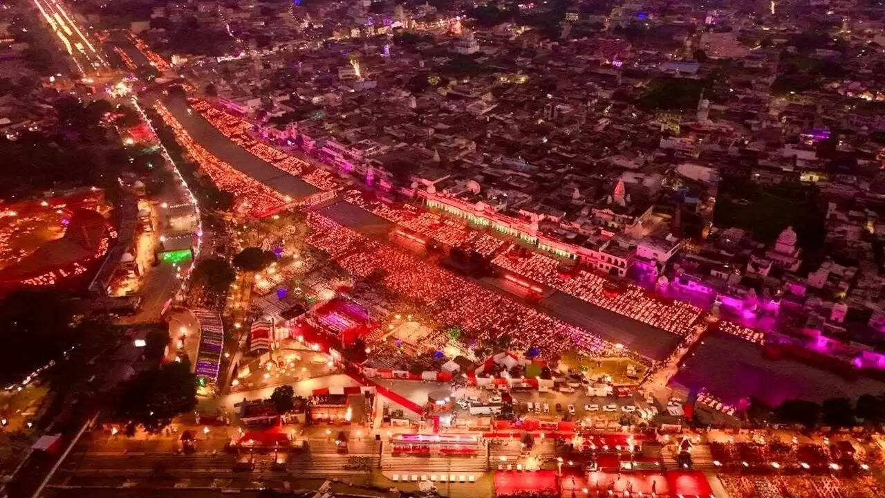 दीपोत्सव 2025: अयोध्या में 26 लाख दीयों की रोशनी से बना अद्भुत नजारा
