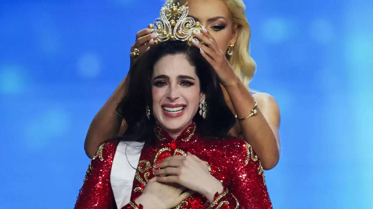 Miss Universe 2025: फातिमा बोश ने जीता ताज, भारत की मनिका ने किया गर्वित