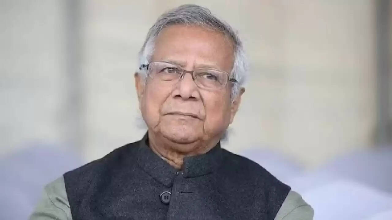 बांग्लादेश की राजनीति में उथल-पुथल: क्या सलाहकार सुरक्षित निकासी की योजना बना रहे हैं?