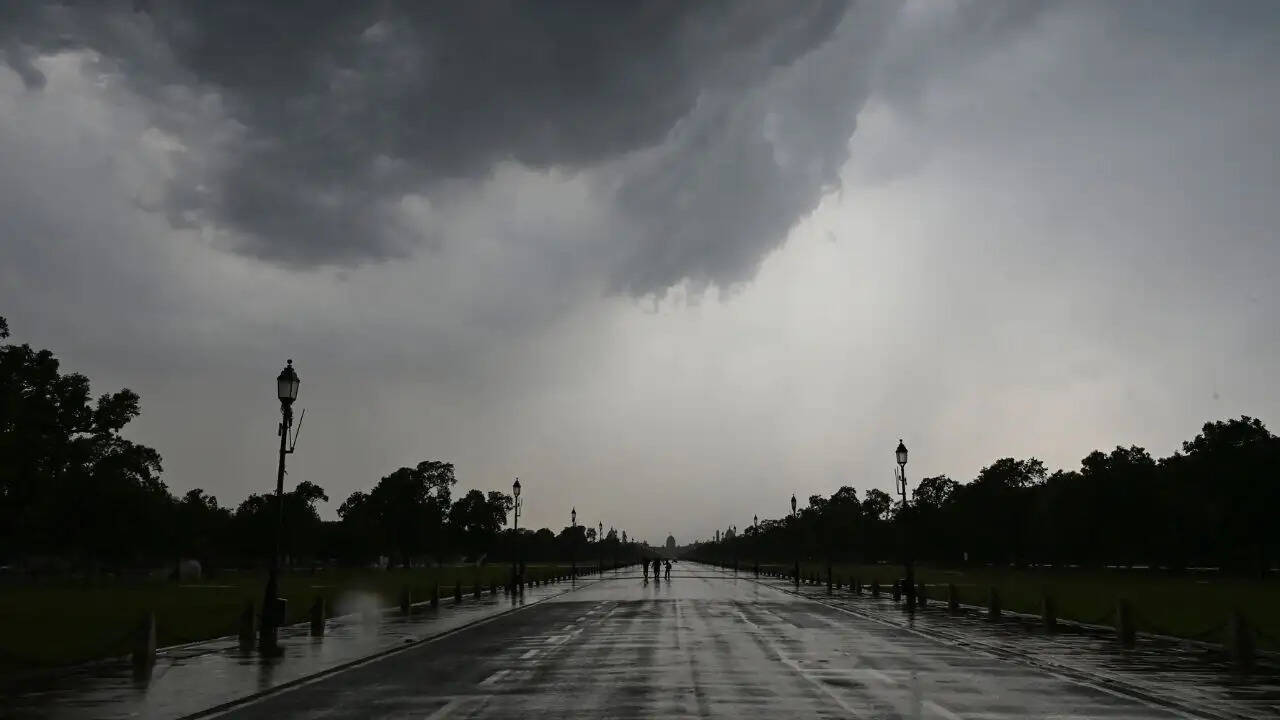 भारत में मौसम की अनियमितताएँ: बारिश और गर्मी का मिश्रण