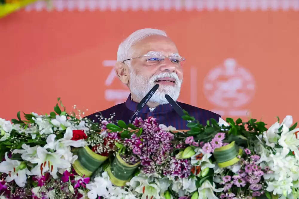 प्रधानमंत्री मोदी ने राजद-कांग्रेस पर किया तीखा हमला, विकास की बात की