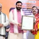 हरियाणा में सीएम ने शहरी और ग्रामीण आवास योजना के तहत लाभार्थियों को सौंपे आवंटन पत्र