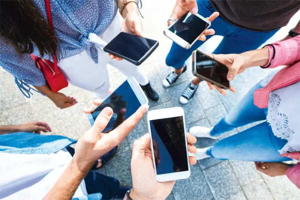 मोबाइल टैरिफ में संभावित बढ़ोतरी: यूजर्स पर पड़ेगा असर