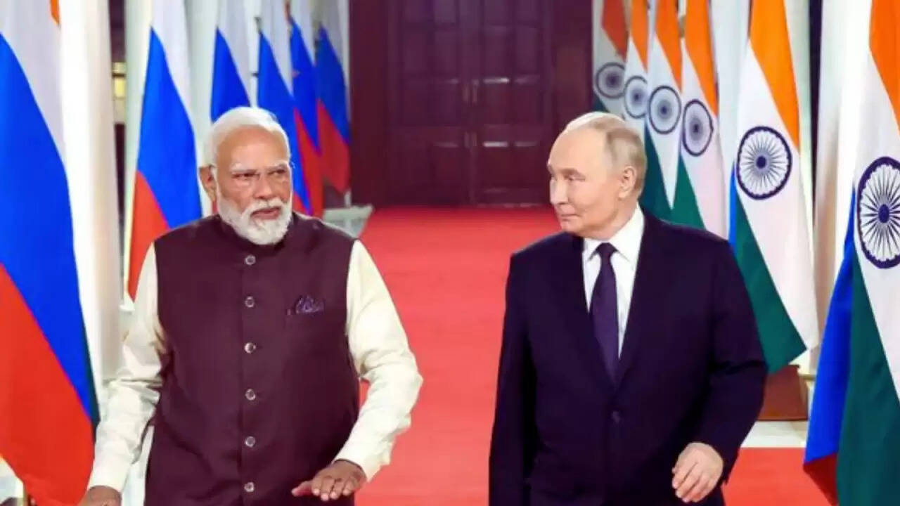 PM मोदी और राष्ट्रपति पुतिन के बीच ऐतिहासिक वार्ता: भारत की शांति की नीति पर जोर