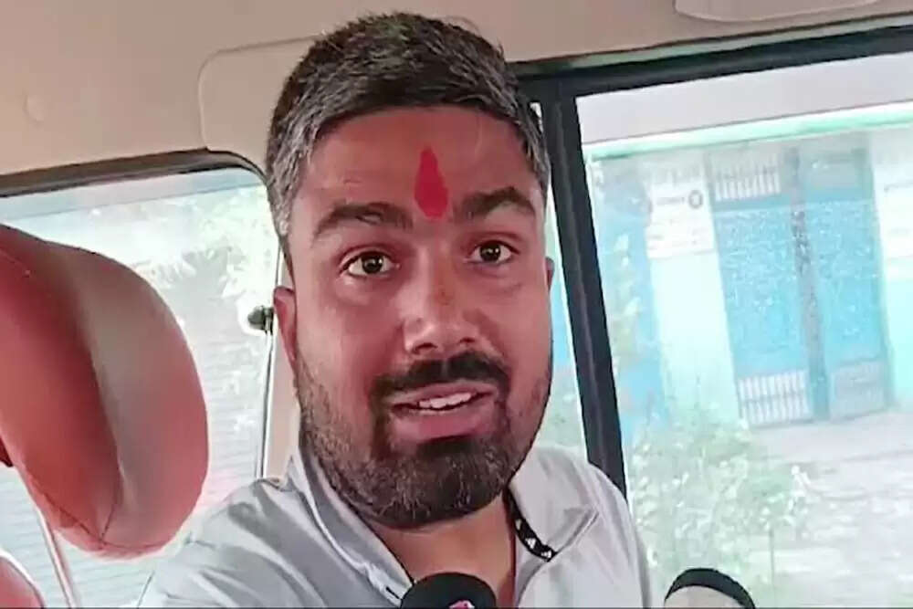 मनीष कश्यप ने भाजपा छोड़ी, बिहार की समस्याओं के लिए लड़ने का लिया संकल्प