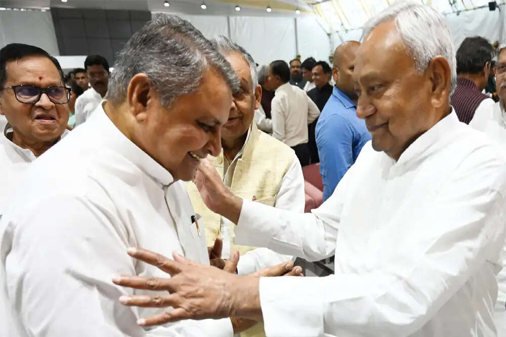 नीतीश कुमार का सक्रिय राजनीति में बने रहने का संकेत