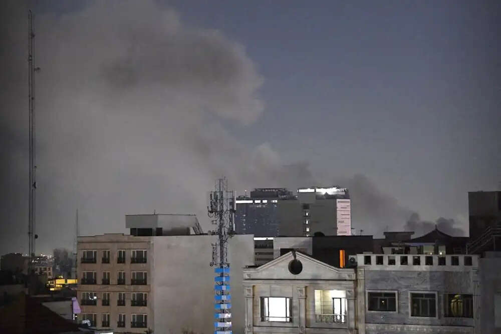 ईरान और अमेरिका के बीच संघर्ष: 500 से अधिक मौतें और इंटरनेट बंद