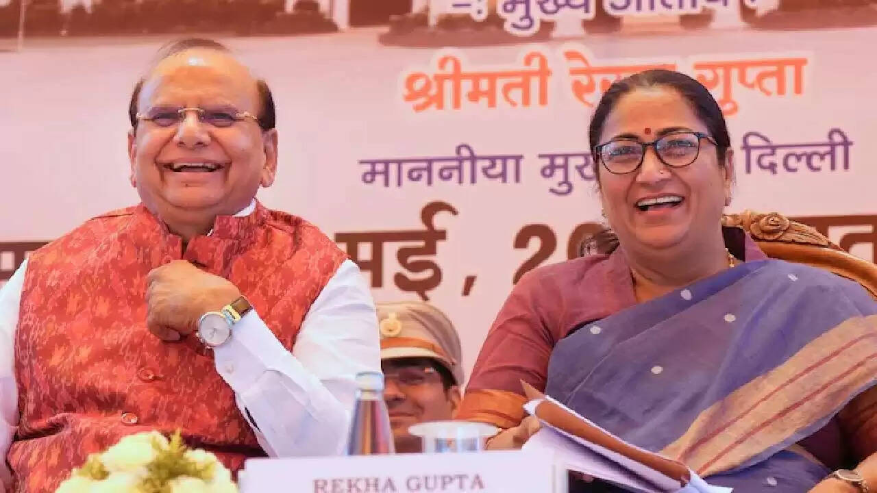 दिल्ली में पुराने वाहनों पर प्रतिबंध स्थगित करने की मांग