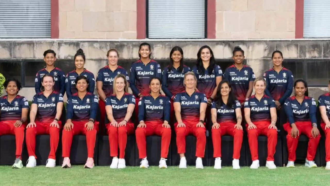 RCB ने IPL 2026 के लिए केवल 4 खिलाड़ियों को किया रिटेन, बाकी सभी को किया रिलीज