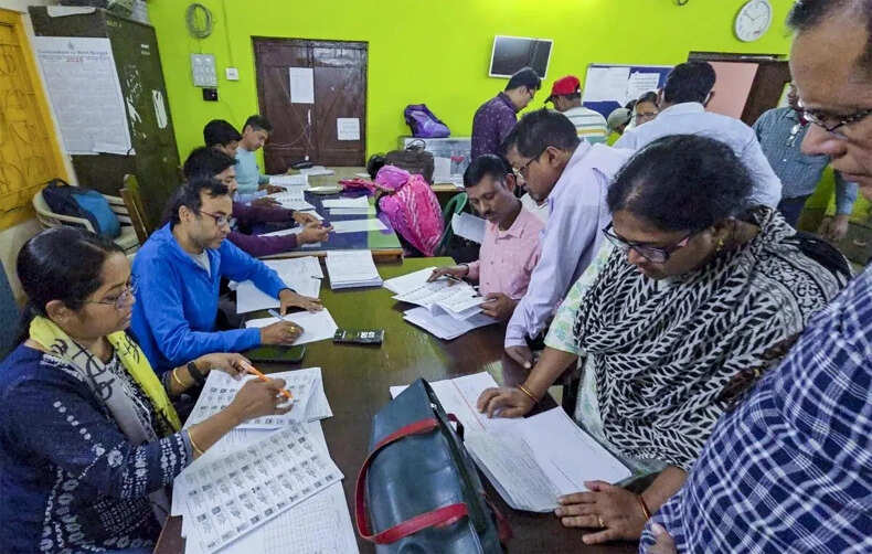 पश्चिम बंगाल में मतदाता सूची की समीक्षा: 90 लाख से अधिक नाम हटाए गए