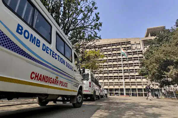 चंडीगढ़ में बम धमकी से सुरक्षा अलर्ट, जांच जारी