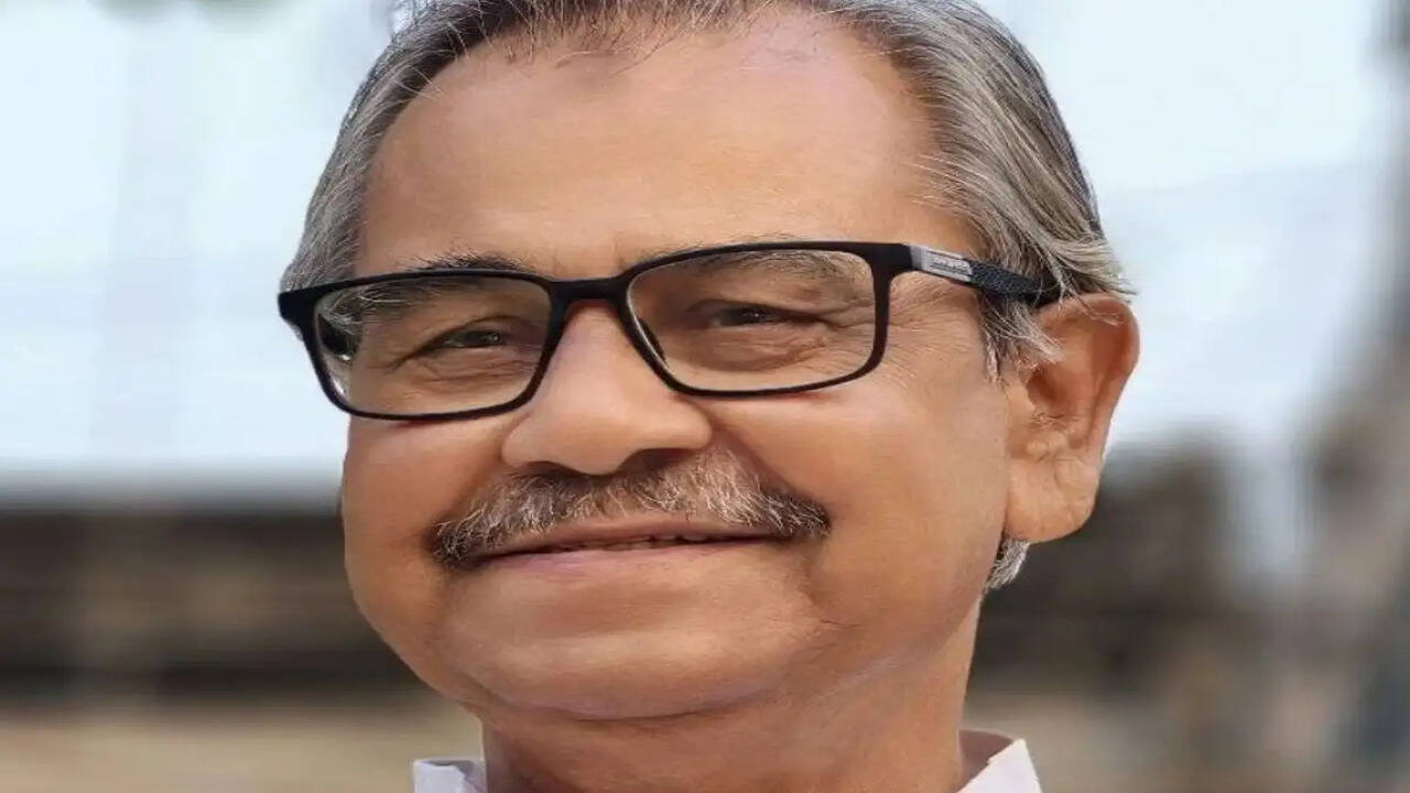 पश्चिम बंगाल के पूर्व उपाध्यक्ष आशीष बनर्जी का शव पार्टी कार्यालय में मिला