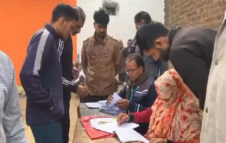 मप्र: भिंड की अटेर विधानसभा क्षेत्र में बूथ क्रमांक 71 पर पुनर्मतदान, दोपहर एक बजे तक हुई 30 फीसदी वोटिंग