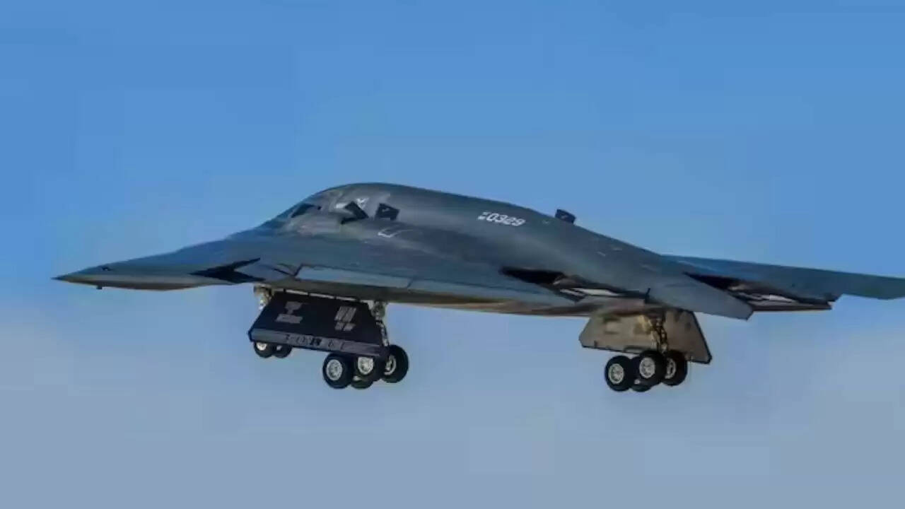 अमेरिका का ईरान पर हमला: B-2 स्पिरिट बॉम्बर्स ने मचाई तबाही