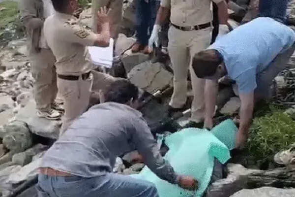 हिमाचल में रोहतांग के पास कार दुर्घटना, 4 लोगों की मौत