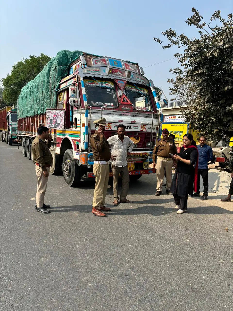 सड़क सुरक्षा अभियान: एआरटीओ ने की सख्त कार्रवाई, दर्जनों वाहनों के चालान