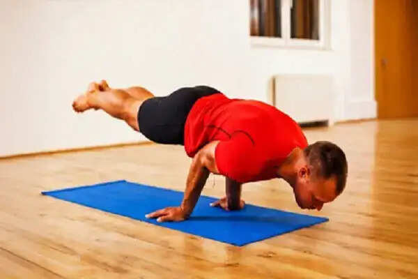 मयूरासन: पीठ दर्द और पाचन समस्याओं का समाधान