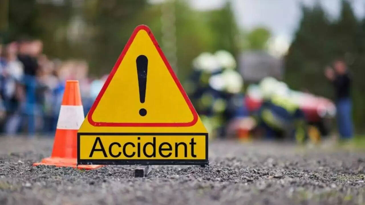 पश्चिम बंगाल में सड़क दुर्घटना में नौ लोगों की जान गई