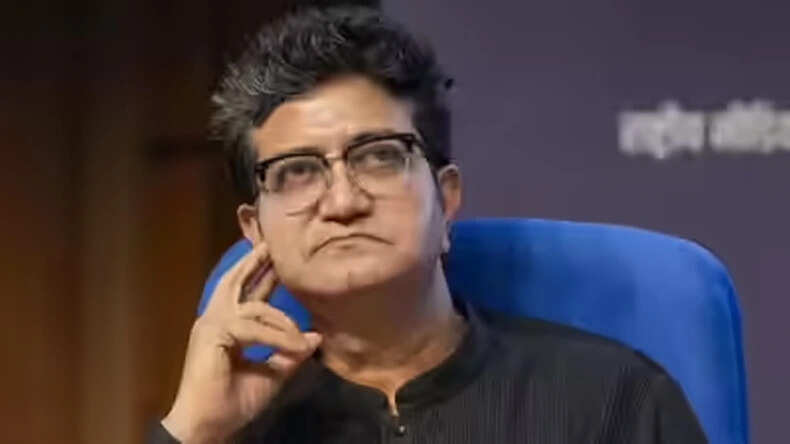 प्रसून जोशी बने प्रसार भारती के नए अध्यक्ष, मिली बधाई