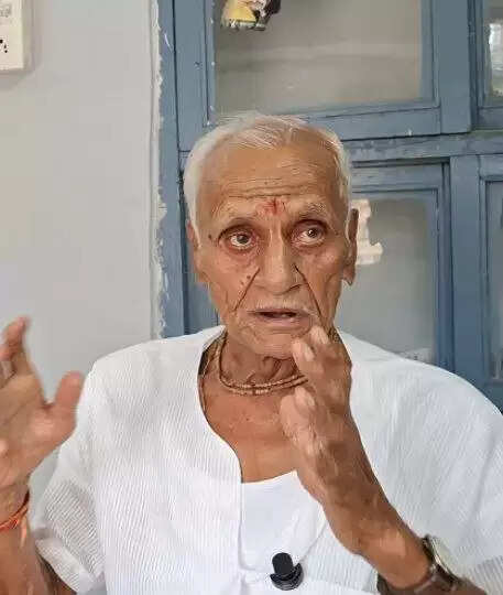 वजह पूंछी तो पुलिस ने दांत तोड़े और जेल में खाना मांगा तो सेल में बंद कर दिया