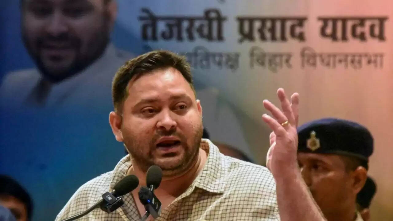 बिहार चुनाव से पहले मतदाता सूची पर सियासी बवाल: तेजस्वी यादव ने उठाए गंभीर सवाल