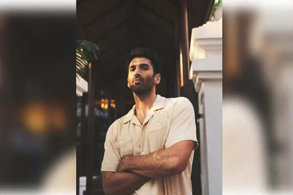 आदित्य रॉय कपूर की नई फिल्म 'मेट्रो... इन दिनों' और म्यूजिक प्रोजेक्ट