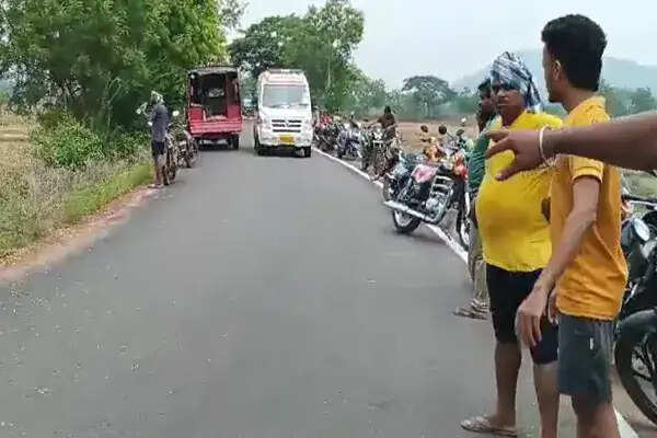 ओडिशा में सड़क हादसे में एक ही परिवार के 6 सदस्यों की मौत